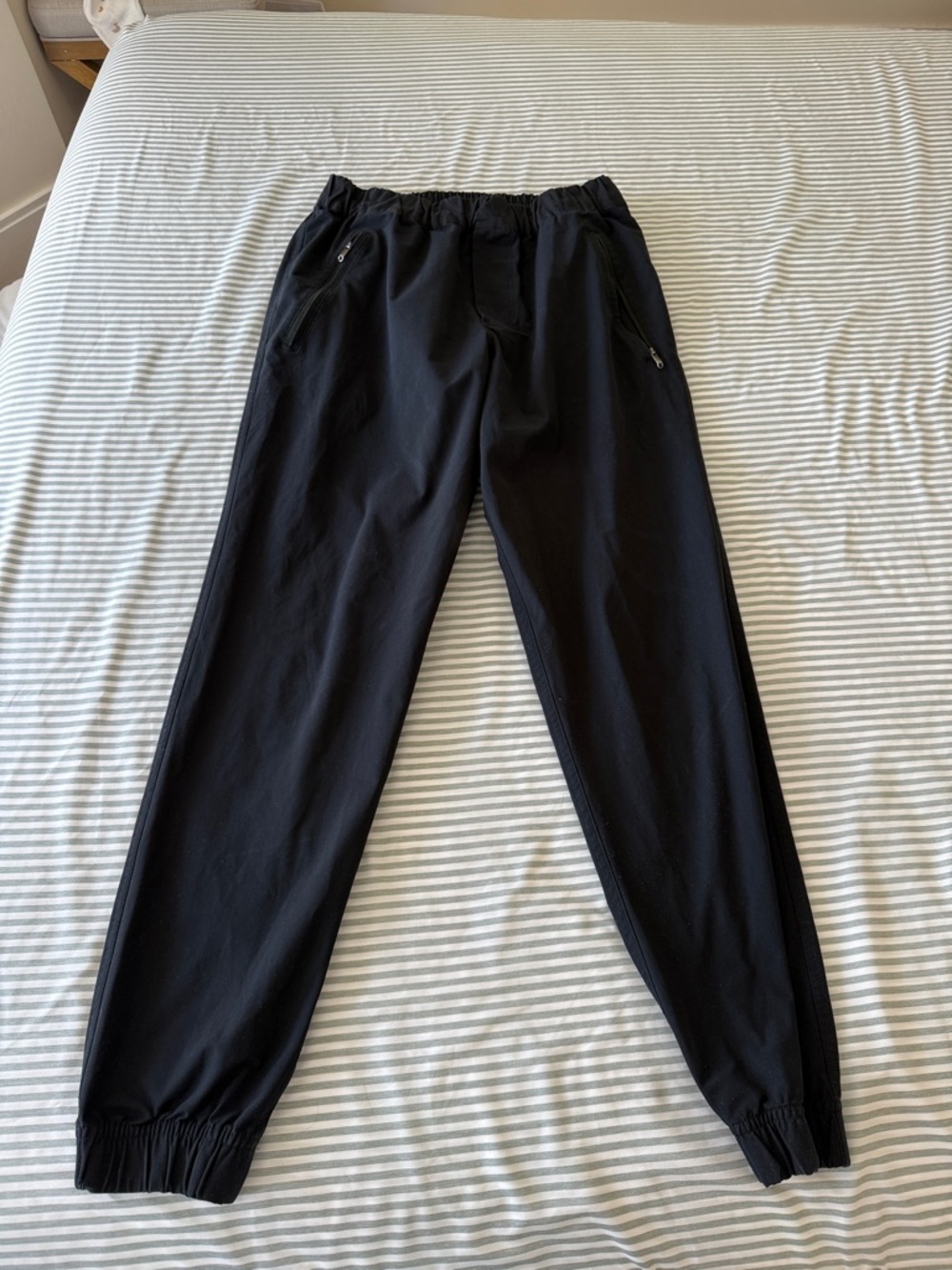 Lululemon men’s black joggers